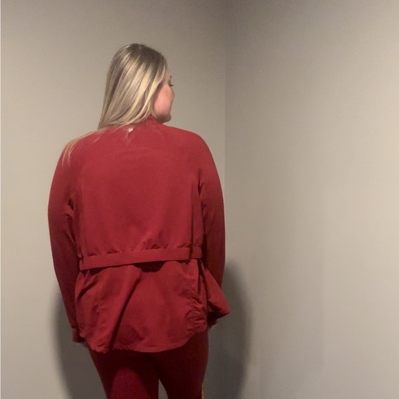 BARELY WORN Three Piece Fabletics Set! - Picture 6 of 8